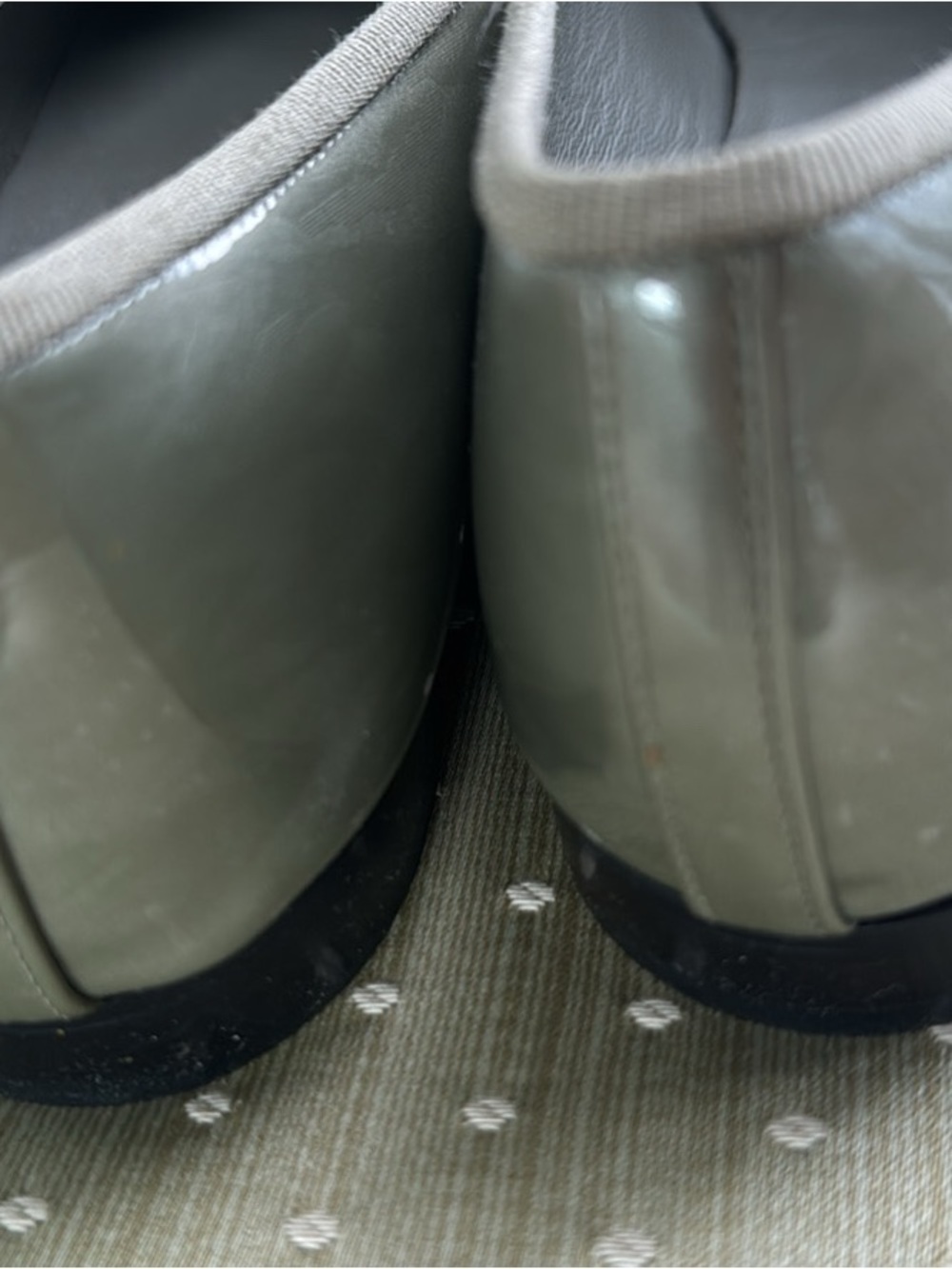 CHANEL Gray Patent Ballet Flats with Bow - Picture 4 of 5